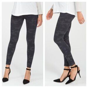 SPANX Look At Me Now Black Camo Seamless Leggings M Black/Gray